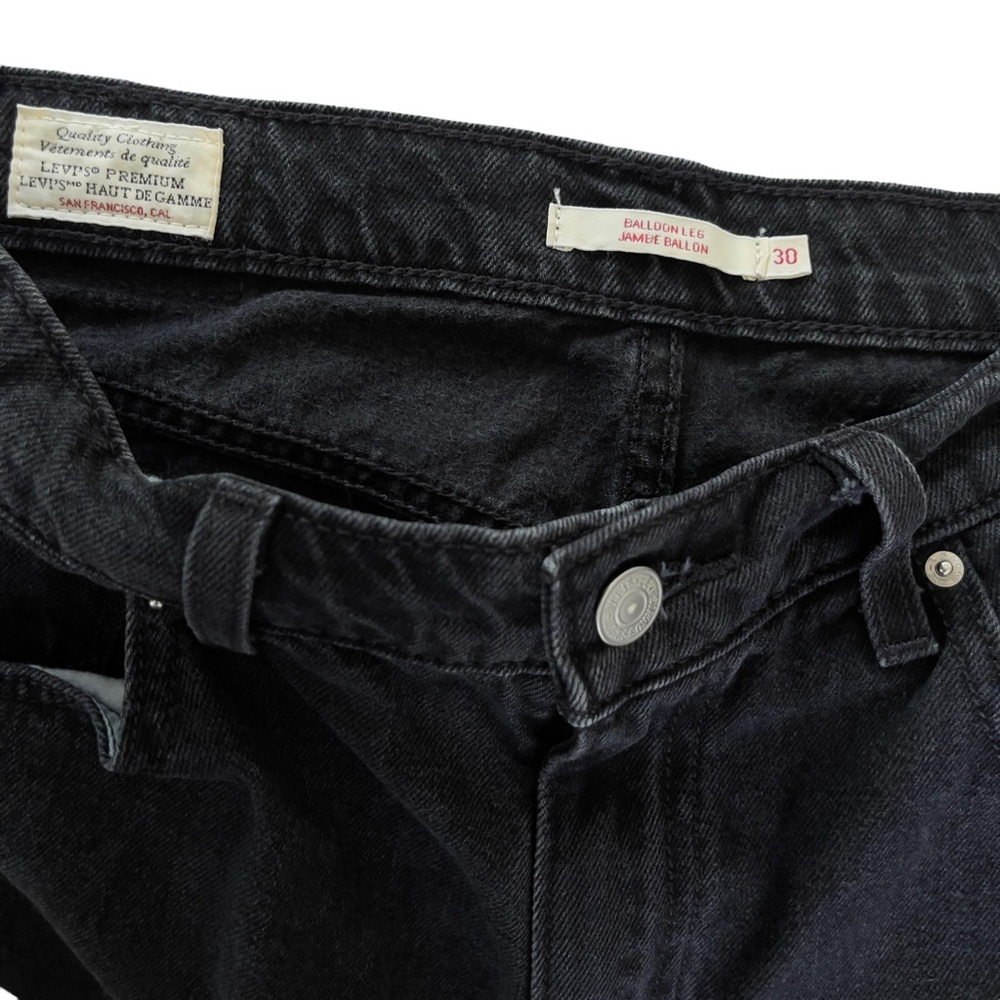 Levi's High-Rise Straight Jeans in Black - Picture 6 of 7